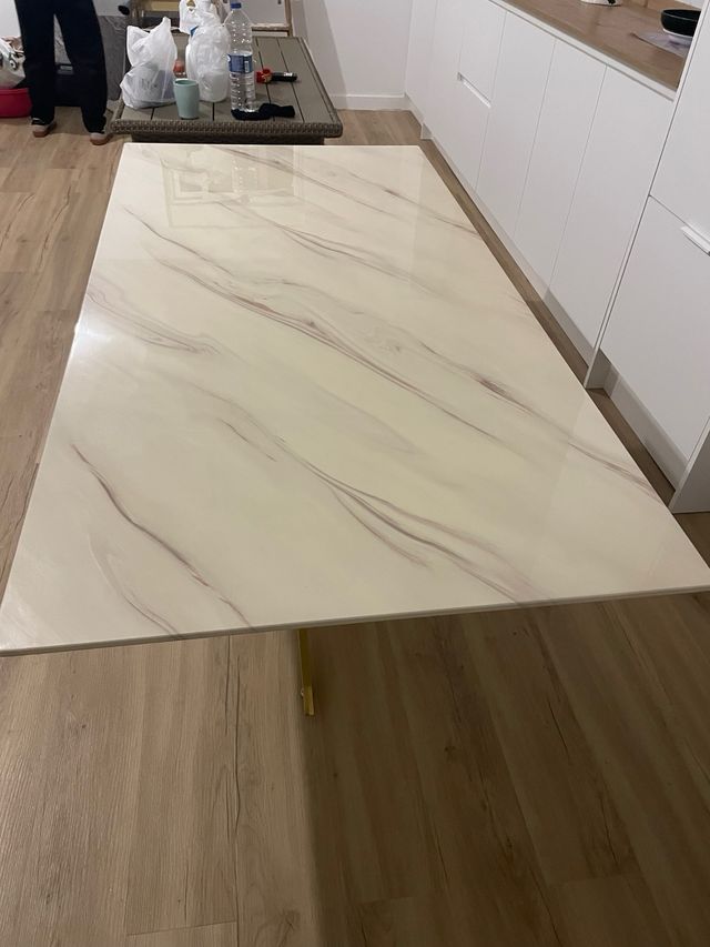 Mesa de comedor efecto mármol