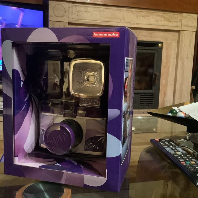 Kit Cámara Lomography Diana F+ Morado