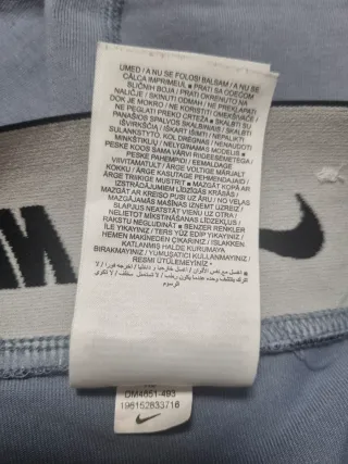 Conjunto deportivo Nike crop top y leggings