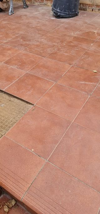 Suelo cerámico terraza en perfecto estado