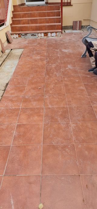 Suelo cerámico terraza en perfecto estado