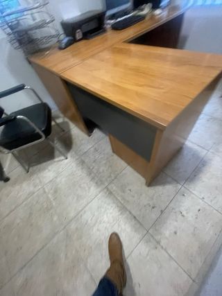 Mesa de oficina con cajonera