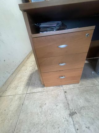 Mesa de oficina con cajonera