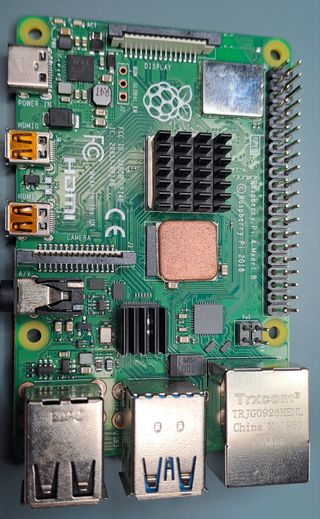 Raspberry Pi 4B 4G Cámara 5MP, Ventilador y Regalo