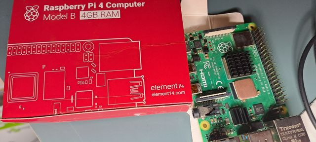 Raspberry Pi 4B 4G Cámara 5MP, Ventilador y Regalo