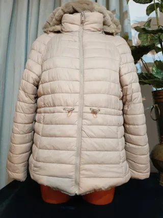 Cazadora beige con capucha reversible muy calentit