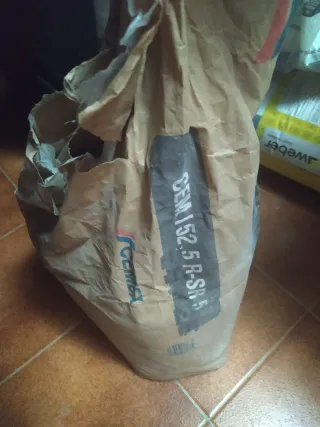 Restos de obra cemento CEM 152.5