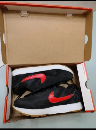 Zapatillas Nike Negras y Rojas