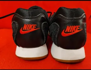 Zapatillas Nike Negras y Rojas