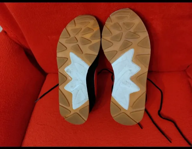 Zapatillas Nike Negras y Rojas