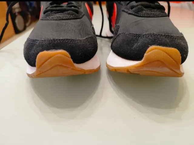 Zapatillas Nike Negras y Rojas