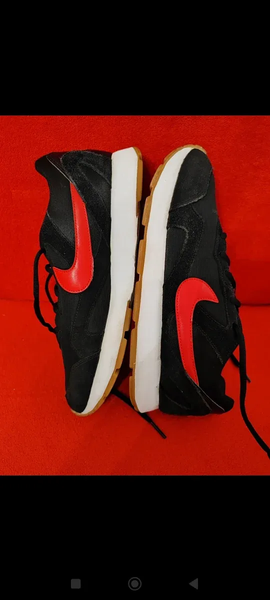 Zapatillas Nike Negras y Rojas