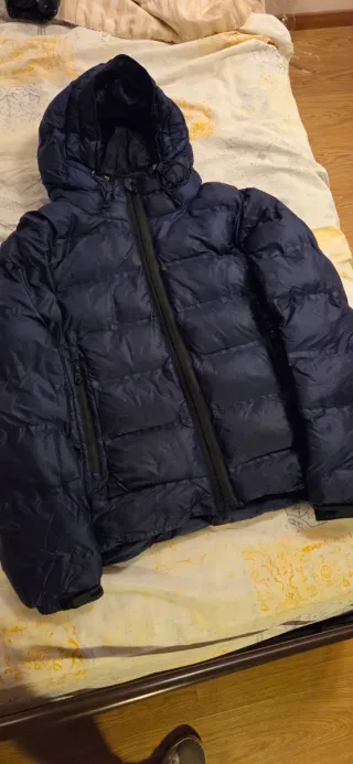 Piumino blu con cappuccio