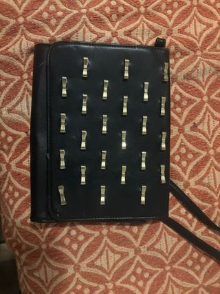 Tracolla nera con fiocchetti dorati