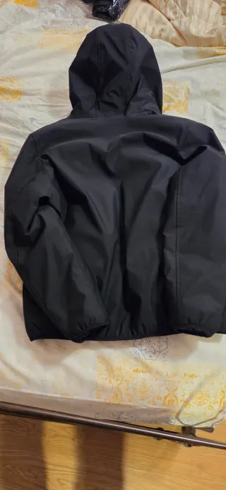 Piumino nero con cappuccio Double Face