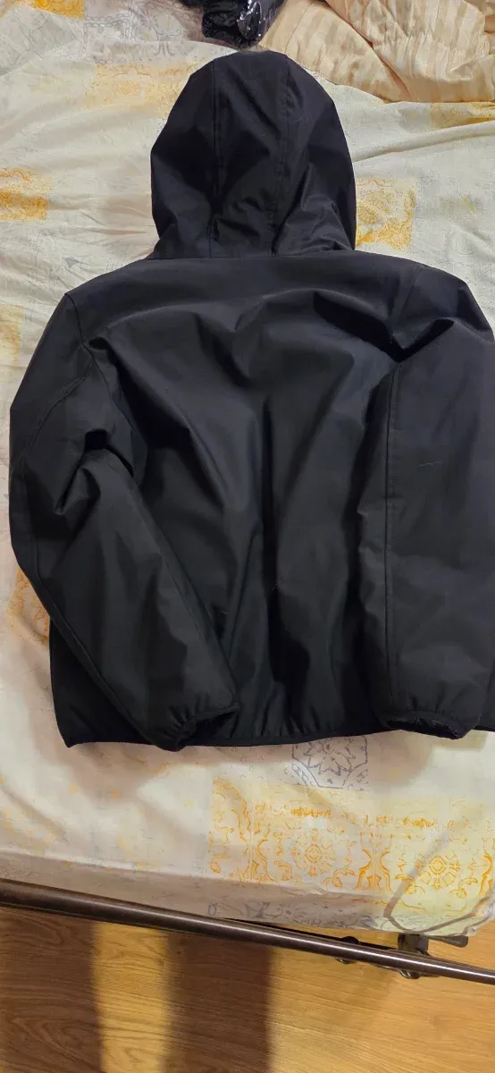 Piumino nero con cappuccio Double Face