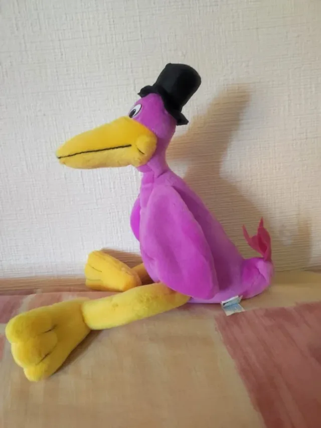 Peluche Pato Morado con Sombrero Negro
