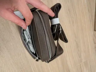 Bandolera de piel marrón/gris