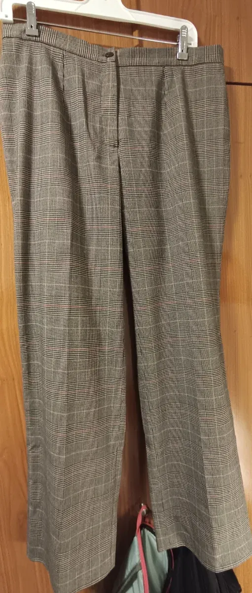 Pantalones de cuadros marrones y grises