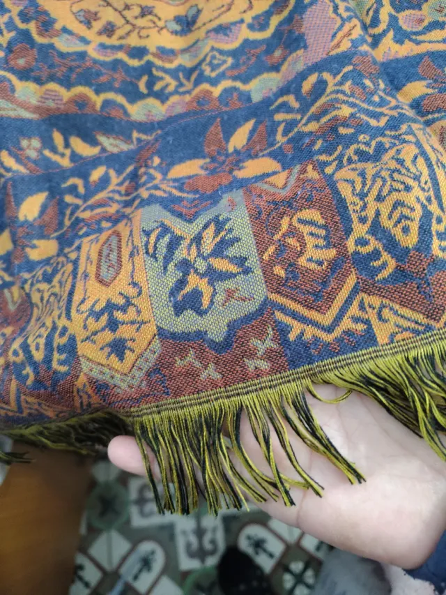 Scialle o sciarpa con stampa paisley