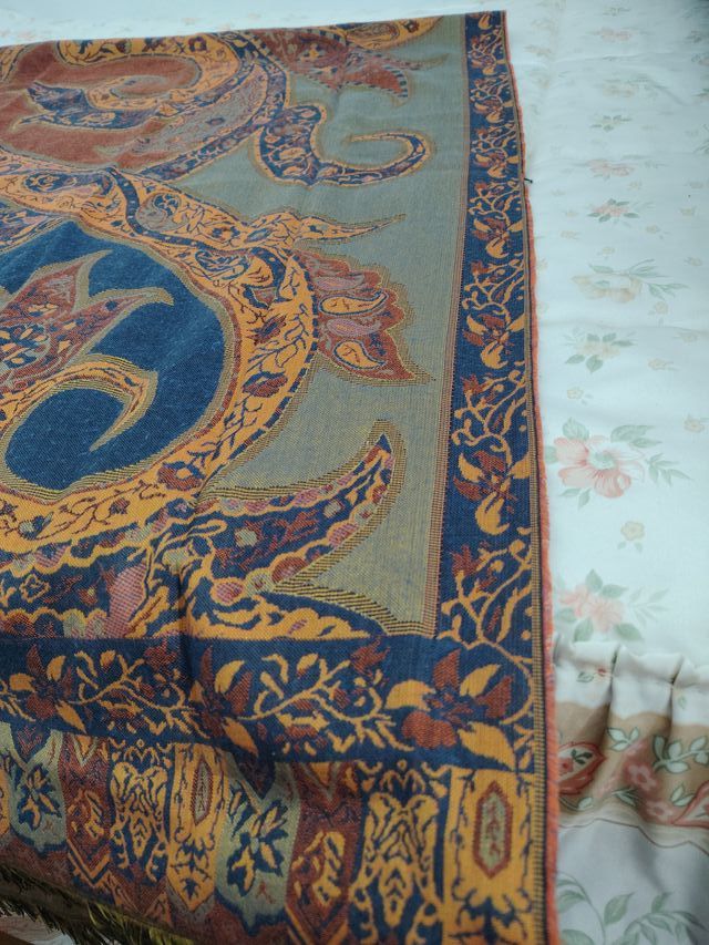 Scialle o sciarpa con stampa paisley