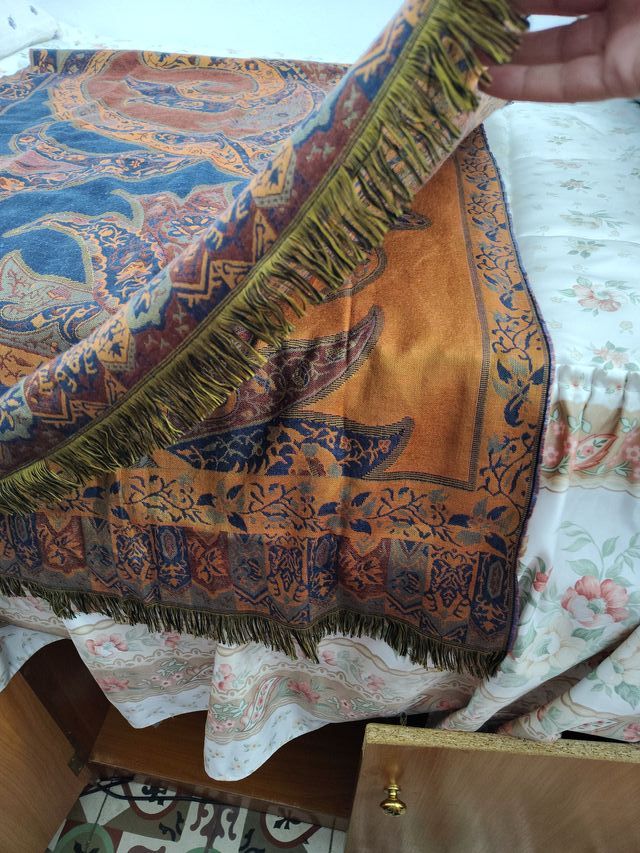 Scialle o sciarpa con stampa paisley