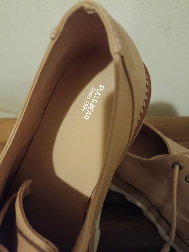 Zapatos planos beige con plataforma