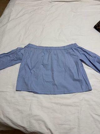 Blusa azul hombros descubiertos con lazos