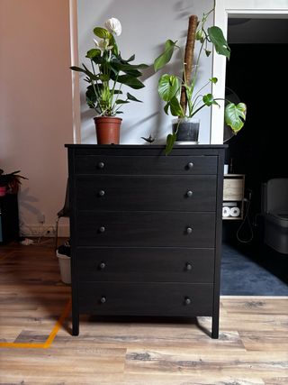 Comò Ikea in legno scuro