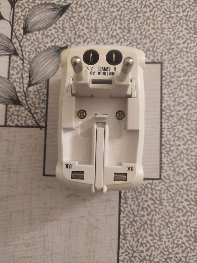 Adaptador de enchufe TRAVELWISE universal