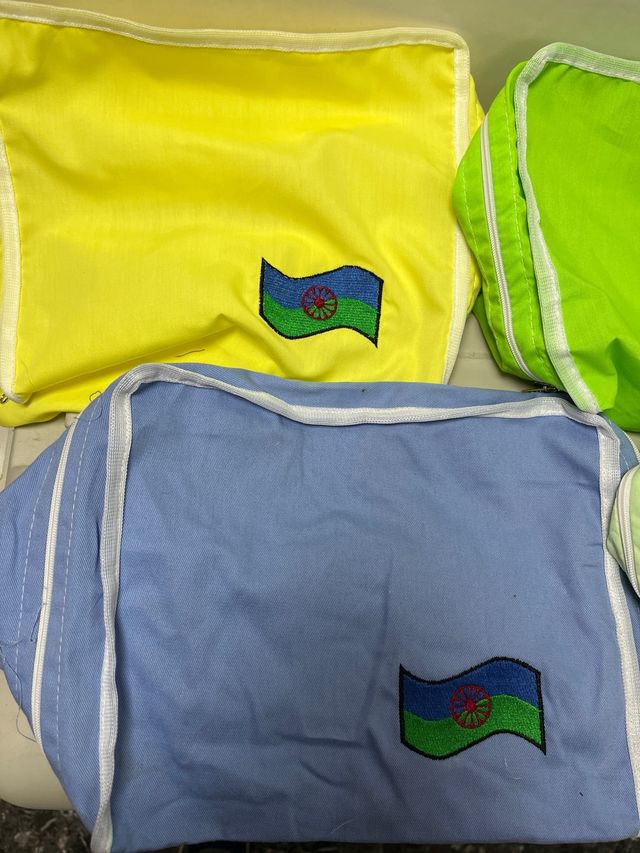 Funda C-2 con bordado bandera gitana jilguero