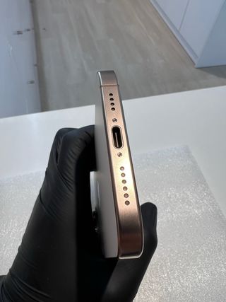 Display dorato per iPhone 16 Pro Max