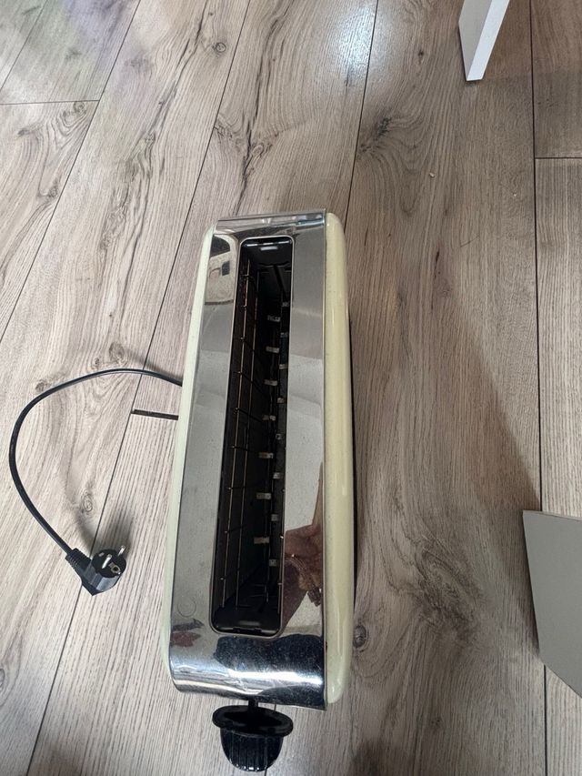 Tostador Russell Hobbs Beige