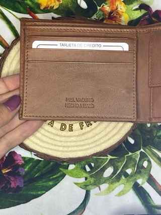 Cartera de piel personalizada color marrón