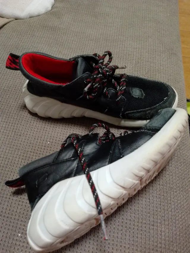 Zapatillas Skechers niño T.33