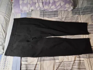 Pantalones de traje grises gama alta ZARA.