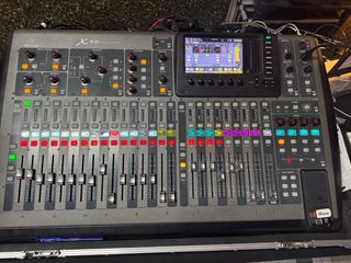 Behringer X32 + Flycase USATA SOLO IN STUDIO