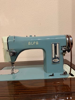 Máquina de coser Alfa azul vintage