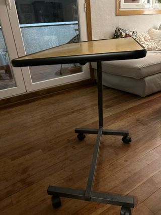 Mesa auxiliar con ruedas | Para cama y sofá NUEVA