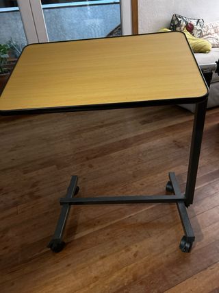 Mesa auxiliar con ruedas | Para cama y sofá NUEVA