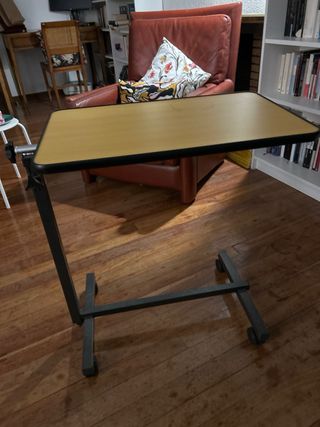 Mesa auxiliar con ruedas | Para cama y sofá NUEVA
