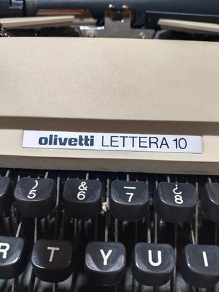 Maquina de escribir Olivetti Lettera 10