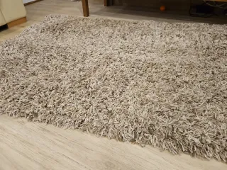 Tappeto a pelo lungo beige e marrone