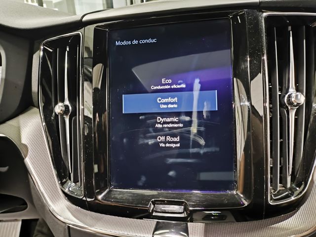 Volvo XC60 2.0 D4 R-Design Auto