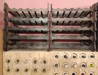 Botellero de resina marrón