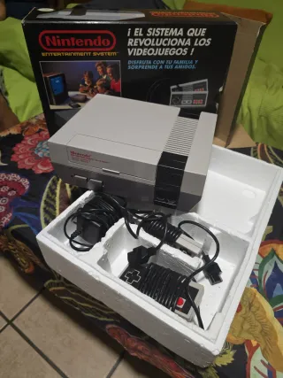 Nintendo NES versión española, como nueva.