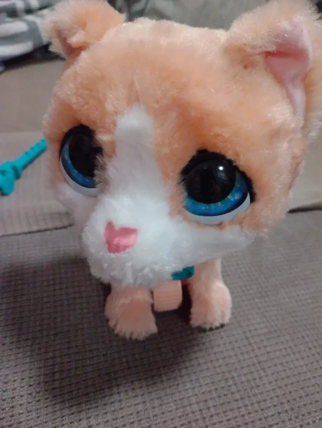 Gatito furReal interactivo