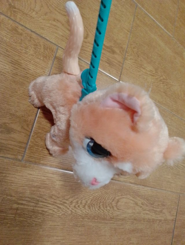 Gatito furReal interactivo