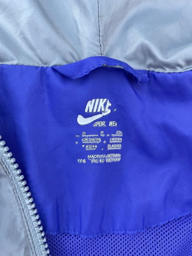 Cortavientos Nike vintage gris y morado