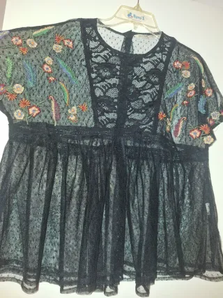 Camiseta Zara Transparente Bordada Flores